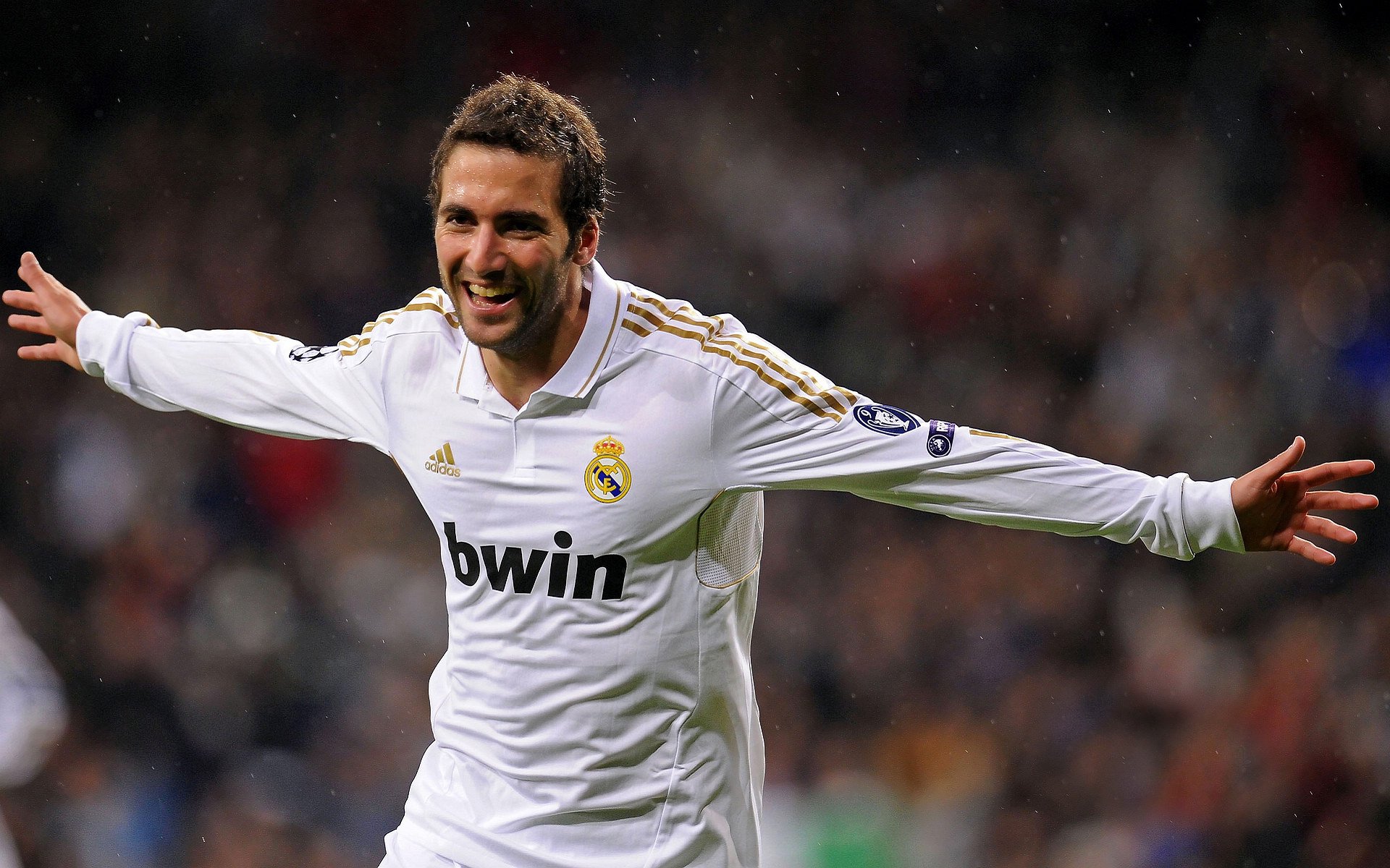 切尔西通过快速反击创造连续进球机会，切尔西谁进的球