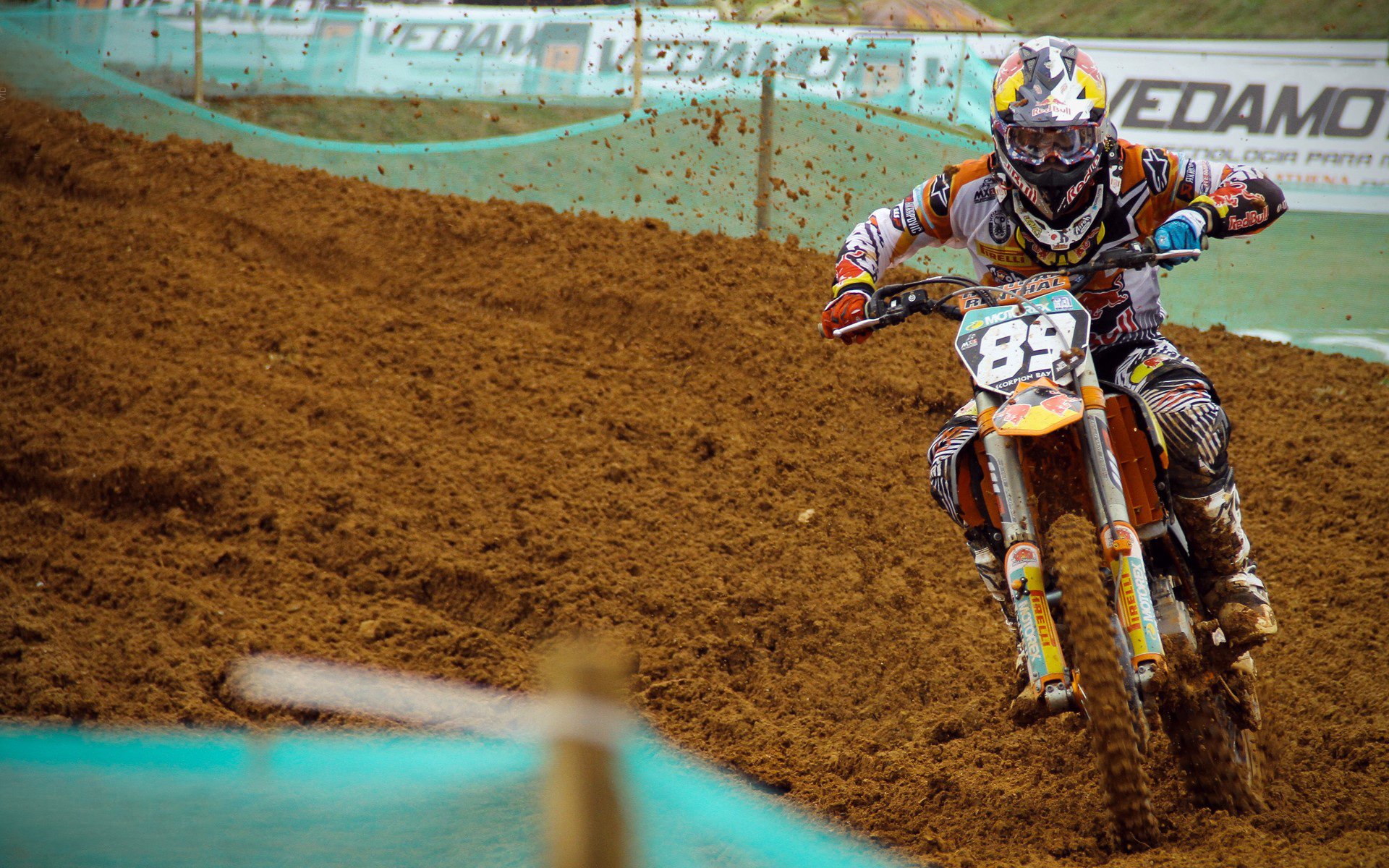 球员勇救俱乐部财务陷阱，集资支持球队运营，球队的资金来源